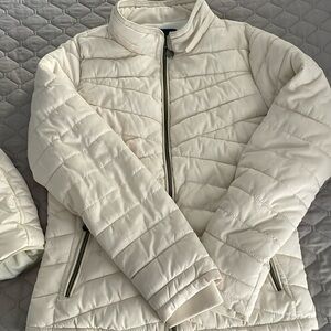 Cute winter coat. Removable hood. Juniors- like new. Soft  lining to keep warm.